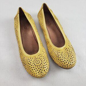 Vionic Robyn Perforated Ballet Flat Womens 9 Yellow Leather Slip On Shoe